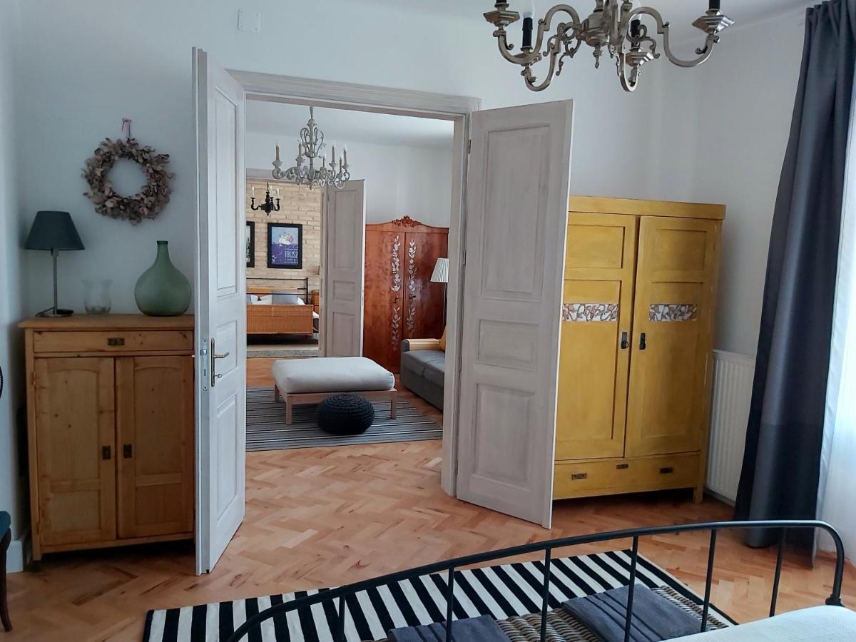 Belvarosi Kerteshaz Keszthely Buitenkant foto