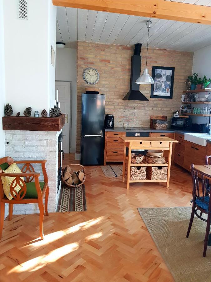Belvarosi Kerteshaz Keszthely Buitenkant foto